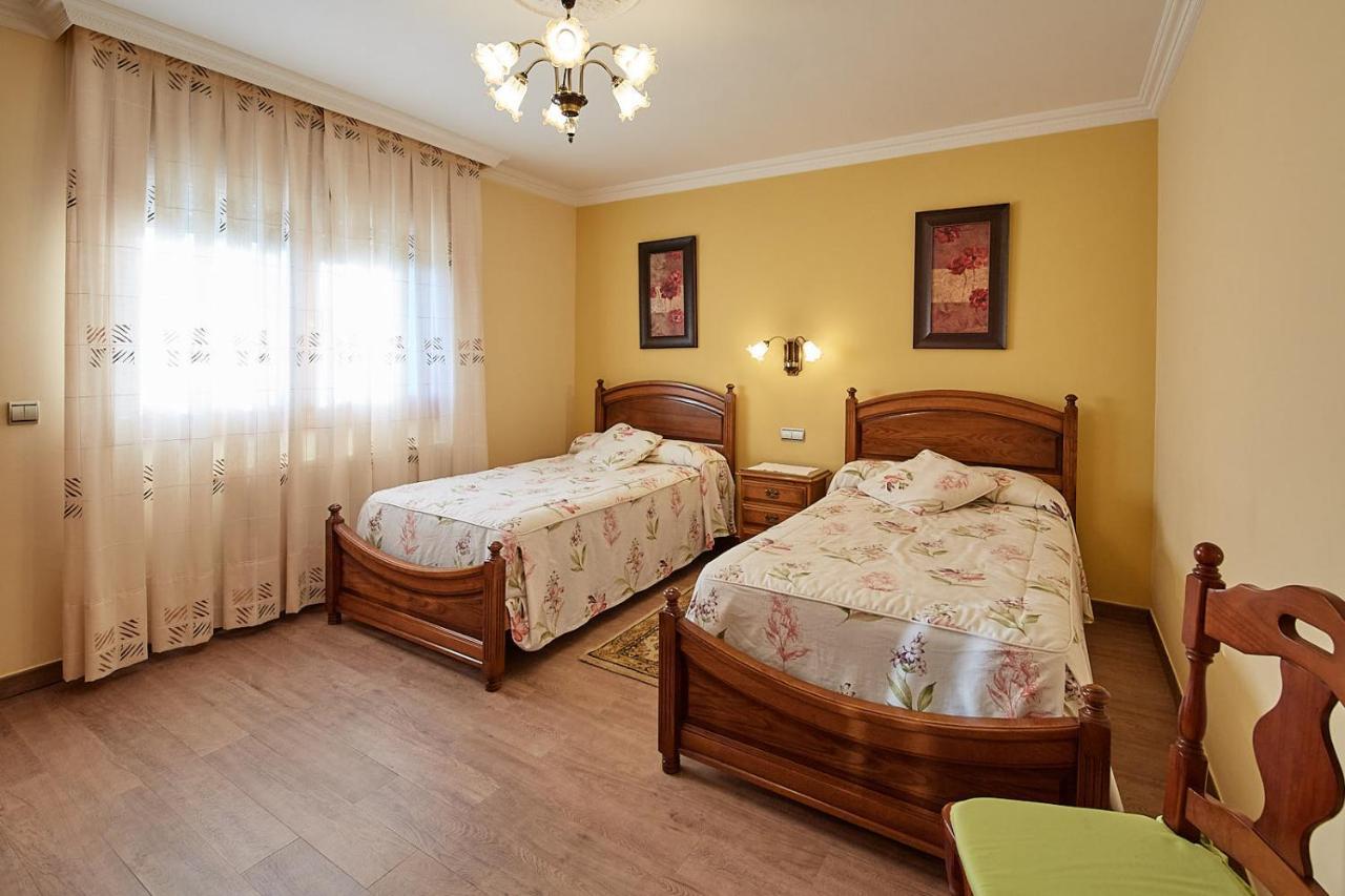 Alojamiento Extrahotelero Casa Ernestina Castillo  Екстериор снимка